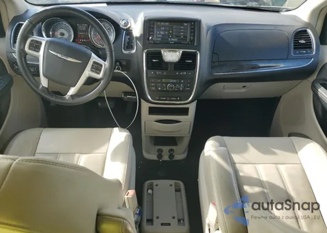 2015 Chrysler Town & Country Touring z USA, uszkodzony, nr VIN 2C4RC1BG2FR629921